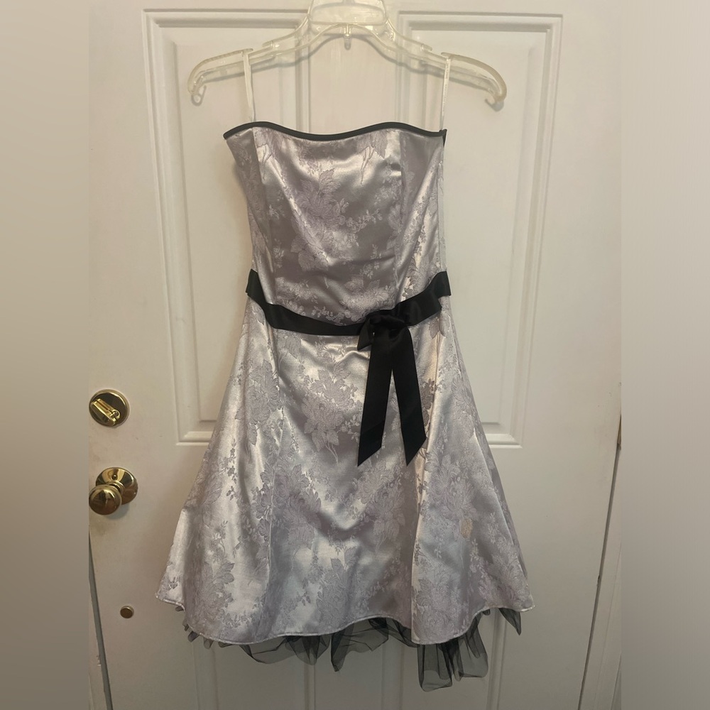 Elegant juniors Dress with Black Bow